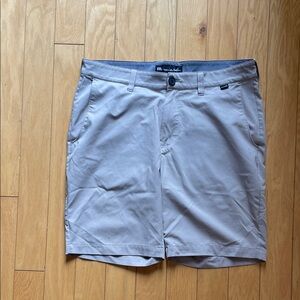 Travis Mathew Light Gray Flat Front Shorts size 33